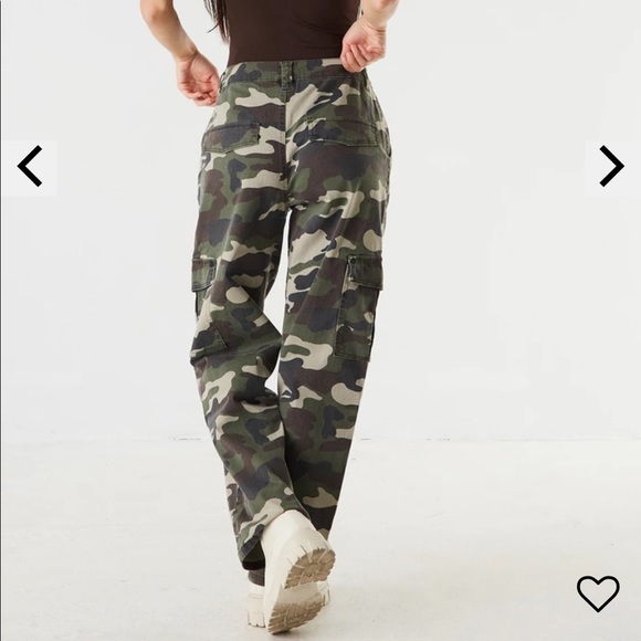 🔥 2/$15 Camo Straight Leg Cargo Pants - Picture 2 of 3